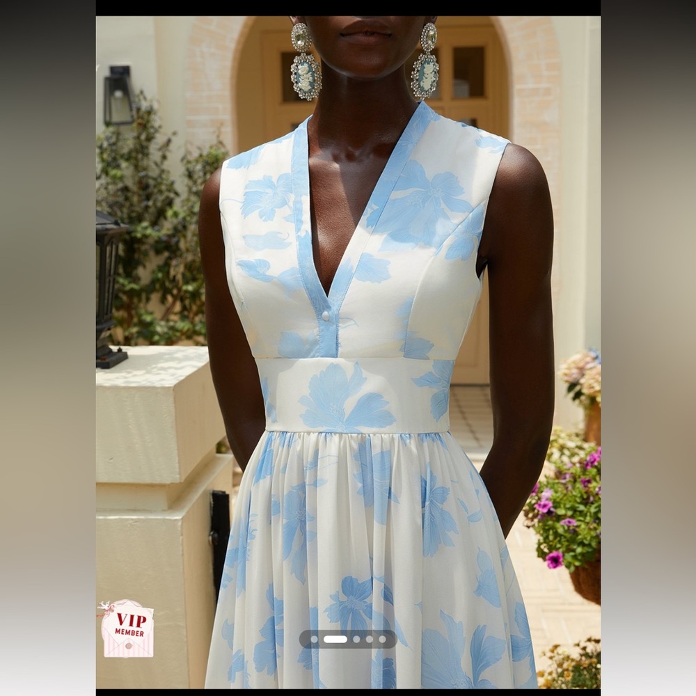 Chic Blue Floral Maxi Dress - Picture 6 of 8